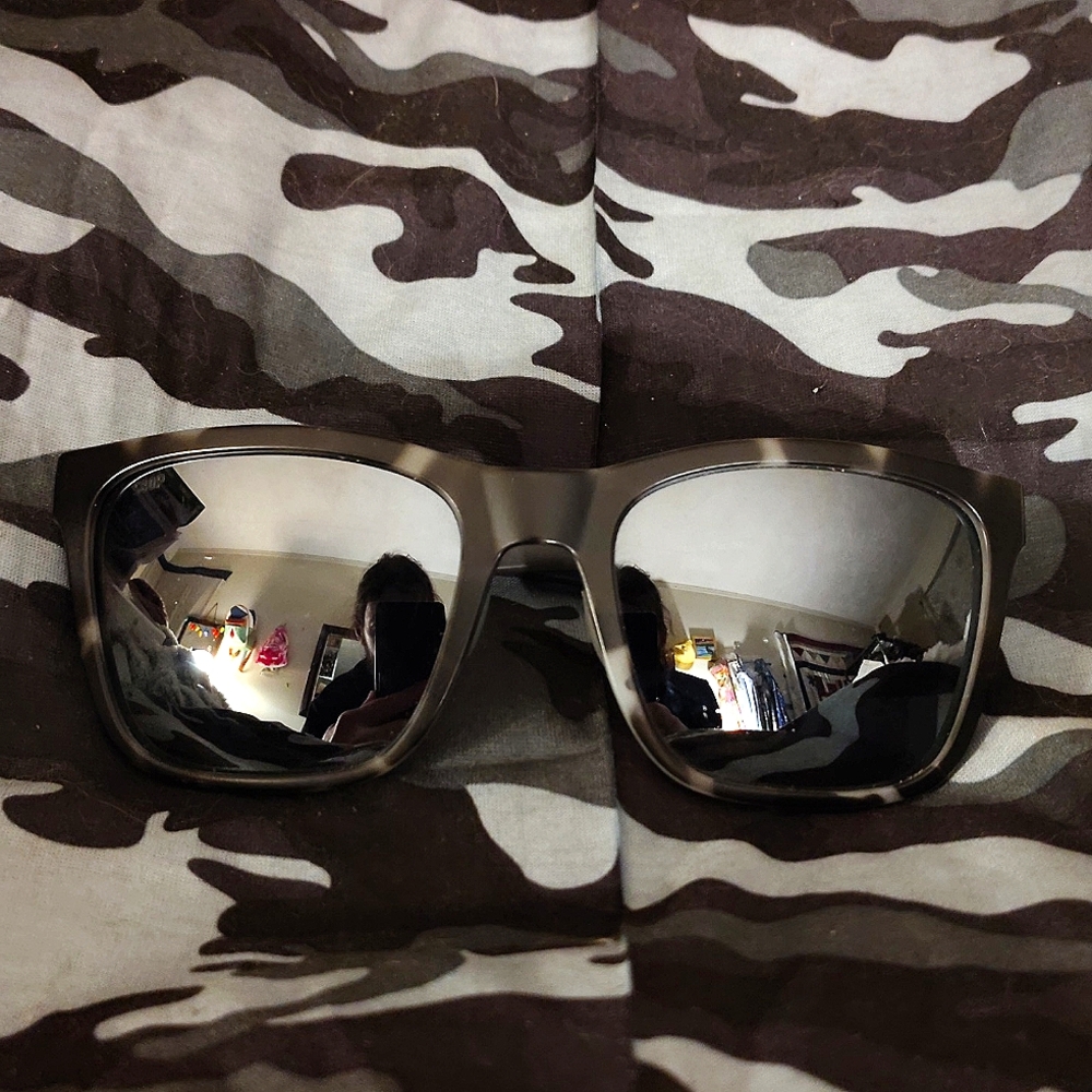 Costa del mar panga 580p black tortoise shell with grey mirror lenses